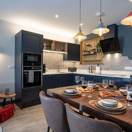 Spacious - Contemporary Home - Central Ambleside - Parking Exterior photo