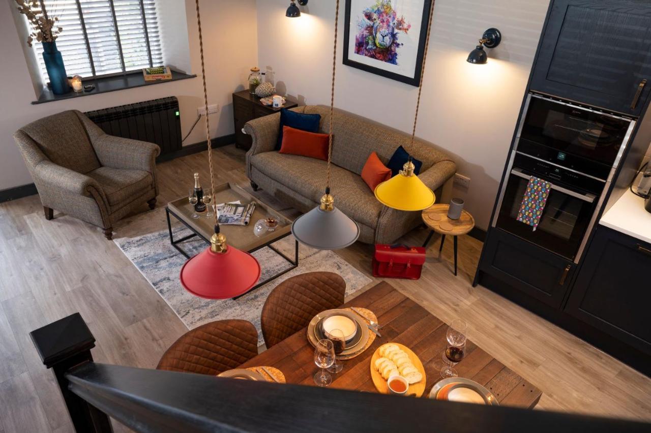 Spacious - Contemporary - - Parking *