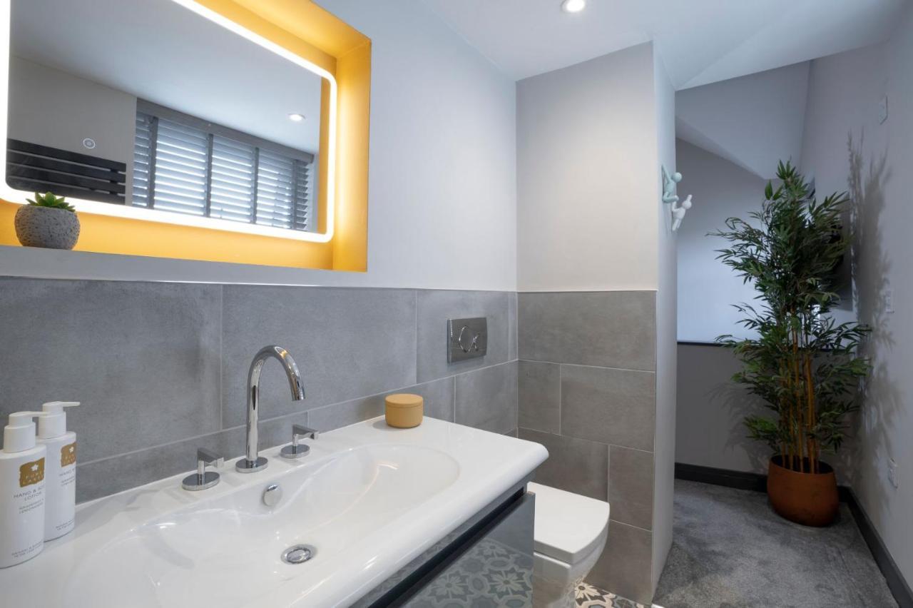 Holiday home Spacious - Contemporary - - Parking *